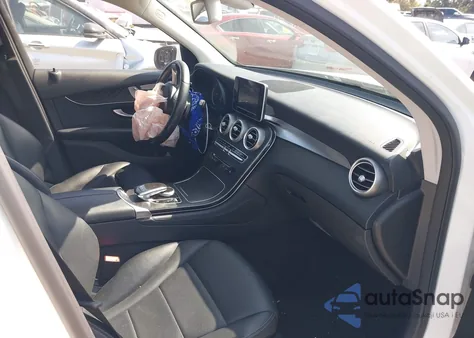 2016 Mercedes-Benz Glc 300 z USA, uszkodzony, nr VIN WDC0G4JB6GF017020